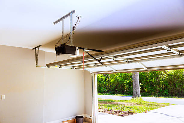 Top rated local Garage Door Panel Replacement specialists in Gueydan, LA